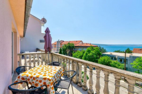 Helles Apartment nur 100 Meter zum Strand mit Meerblick